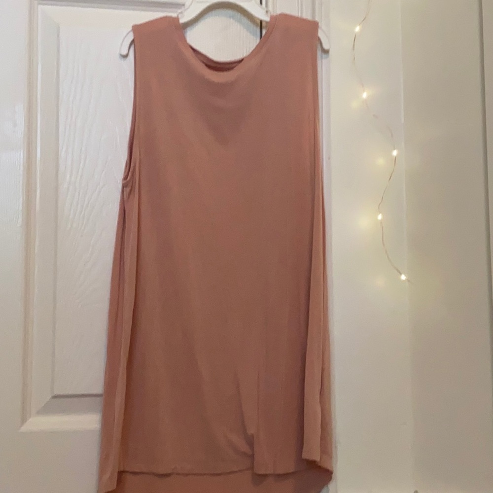 women’s light pink tank top